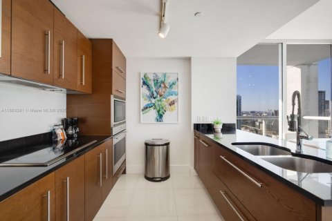 Condo in Miami, Florida, 2 bedrooms  № 2059987 - photo 4