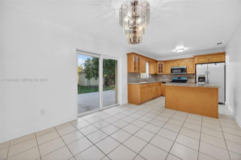 Купить виллу или дом в Майами, Флорида 4 спальни, 150.5м2, № 1999409 - фото 13