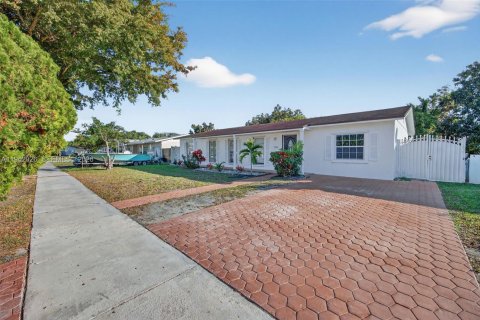 Купить виллу или дом в Майами, Флорида 4 спальни, 150.5м2, № 1999409 - фото 2