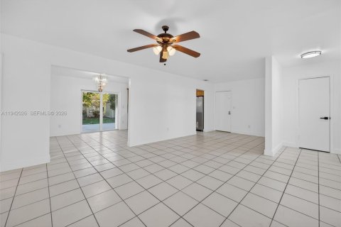 Купить виллу или дом в Майами, Флорида 4 спальни, 150.5м2, № 1999409 - фото 8