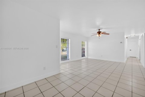 Купить виллу или дом в Майами, Флорида 4 спальни, 150.5м2, № 1999409 - фото 11