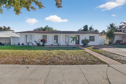 Дом в Майами, Флорида 4 спальни, 150.5м2 № 1999409