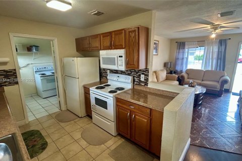 House in Lauderhill, Florida 3 bedrooms, 86.96 sq.m. № 1887206 - photo 8