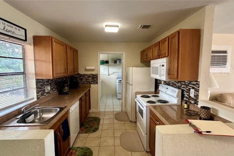 House in Lauderhill, Florida 3 bedrooms, 86.96 sq.m. № 1887206 - photo 7