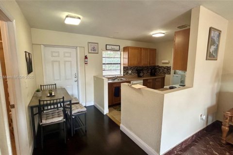 House in Lauderhill, Florida 3 bedrooms, 86.96 sq.m. № 1887206 - photo 6