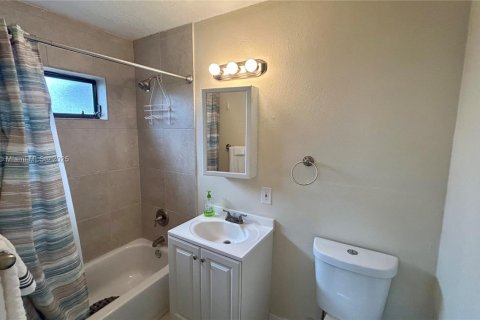 House in Lauderhill, Florida 3 bedrooms, 86.96 sq.m. № 1887206 - photo 25