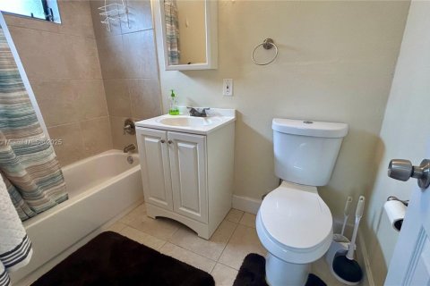 House in Lauderhill, Florida 3 bedrooms, 86.96 sq.m. № 1887206 - photo 26