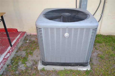 House in Lauderhill, Florida 3 bedrooms, 86.96 sq.m. № 1887206 - photo 29