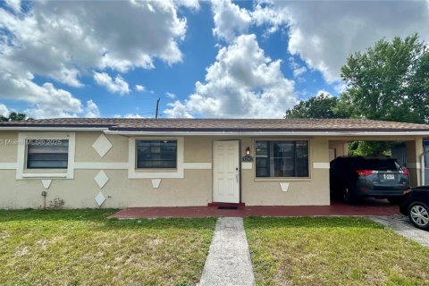 House in Lauderhill, Florida 3 bedrooms, 86.96 sq.m. № 1887206 - photo 1