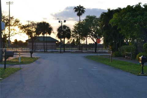 House in Lauderhill, Florida 3 bedrooms, 86.96 sq.m. № 1887206 - photo 3