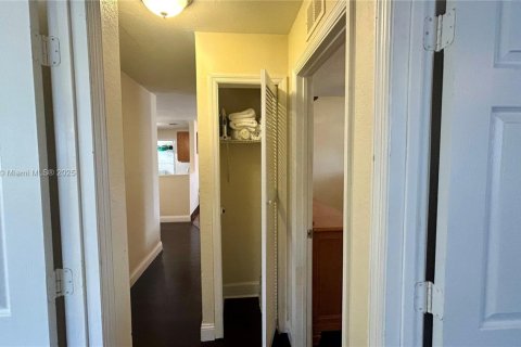 House in Lauderhill, Florida 3 bedrooms, 86.96 sq.m. № 1887206 - photo 27