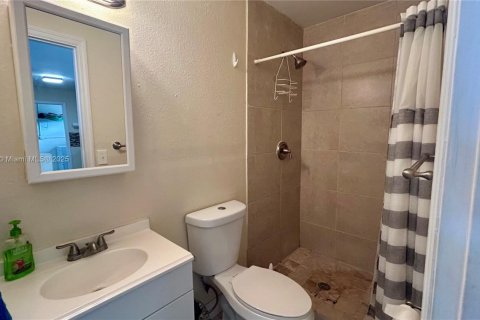 House in Lauderhill, Florida 3 bedrooms, 86.96 sq.m. № 1887206 - photo 11