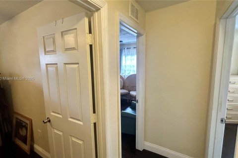 House in Lauderhill, Florida 3 bedrooms, 86.96 sq.m. № 1887206 - photo 15