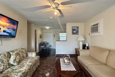 House in Lauderhill, Florida 3 bedrooms, 86.96 sq.m. № 1887206 - photo 5