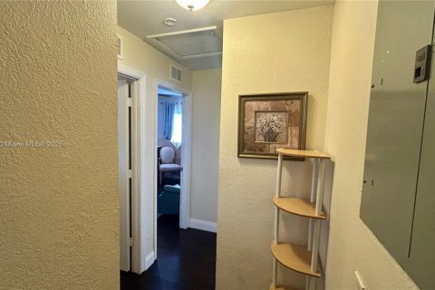 House in Lauderhill, Florida 3 bedrooms, 86.96 sq.m. № 1887206 - photo 14