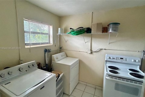 House in Lauderhill, Florida 3 bedrooms, 86.96 sq.m. № 1887206 - photo 9