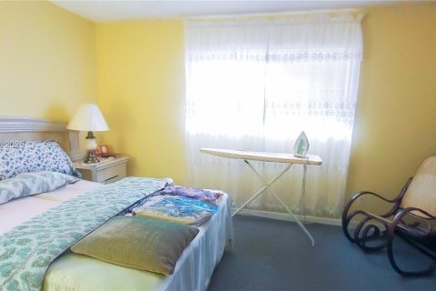 Touwnhouse à vendre à Lauderhill, Floride: 2 chambres, 101.82 m2 № 1712621 - photo 9