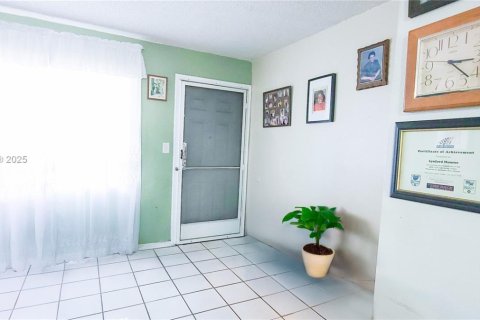 Touwnhouse à vendre à Lauderhill, Floride: 2 chambres, 101.82 m2 № 1712621 - photo 6
