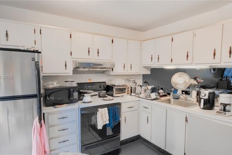 Touwnhouse à vendre à Lauderhill, Floride: 2 chambres, 101.82 m2 № 1712621 - photo 3