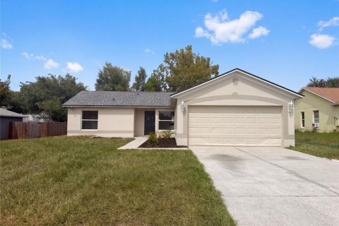Villa ou maison à Clermont, Floride 3 chambres, 107.3 m2 № 2399134