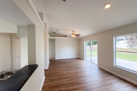 Villa ou maison à vendre à Clermont, Floride: 3 chambres, 107.3 m2 № 2399134 - photo 8