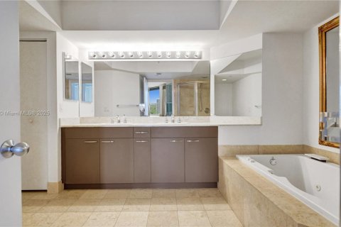 Condominio en venta en Aventura, Florida, 2 dormitorios, 139.82 m2 № 1993906 - foto 28