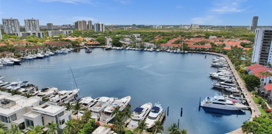 Condominio en Aventura, Florida, 2 dormitorios  № 1993906