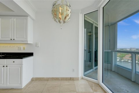 Condominio en venta en Aventura, Florida, 2 dormitorios, 139.82 m2 № 1993906 - foto 12