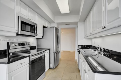 Condominio en venta en Aventura, Florida, 2 dormitorios, 139.82 m2 № 1993906 - foto 14