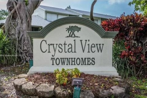Townhouse in Deerfield Beach, Florida 3 bedrooms, 104.24 sq.m. № 2249976
