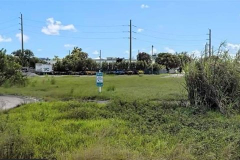 Commercial property in Sweetwater, Florida № 1689280 - photo 1