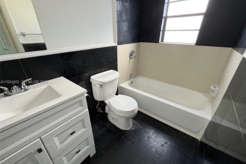Copropriété à louer à Miami, Floride: 1 chambre, 62.8 m2 № 1982637 - photo 5