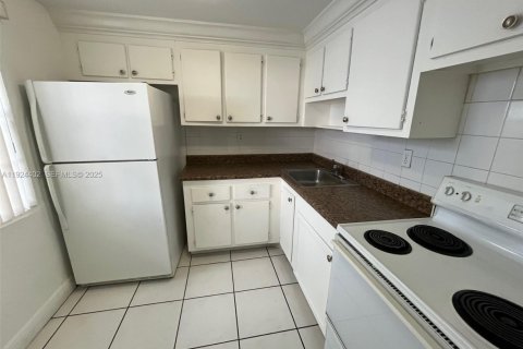 Copropriété à louer à Miami, Floride: 1 chambre, 62.8 m2 № 1982637 - photo 2