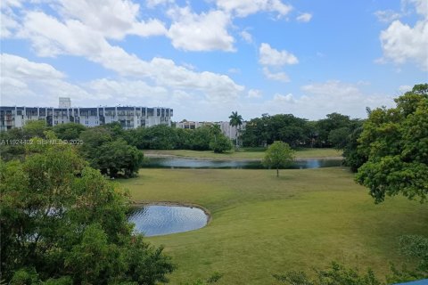 Copropriété à louer à Miami, Floride: 1 chambre, 62.8 m2 № 1982637 - photo 11