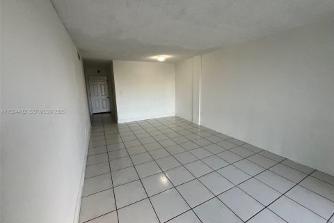 Copropriété à louer à Miami, Floride: 1 chambre, 62.8 m2 № 1982637 - photo 4