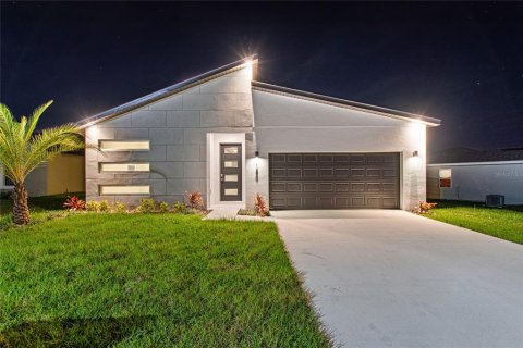 Villa ou maison à louer à Kissimmee, Floride: 4 chambres, 159.79 m2 № 1817941 - photo 2