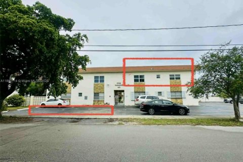 Condo in Hallandale Beach, Florida, 2 bedrooms  № 1929396 - photo 22