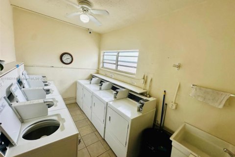 Condo in Hallandale Beach, Florida, 2 bedrooms  № 1929396 - photo 21