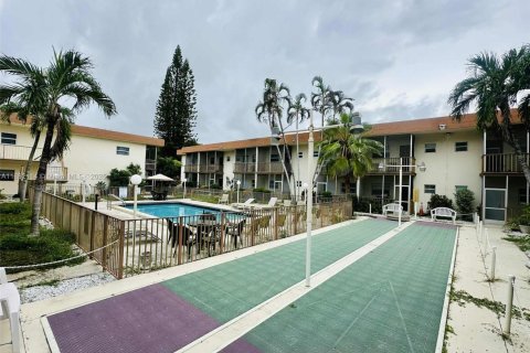 Condo in Hallandale Beach, Florida, 2 bedrooms  № 1929396 - photo 2