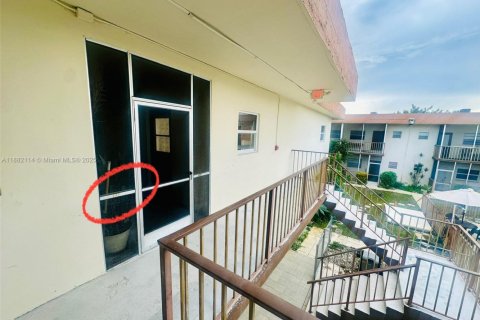 Condo in Hallandale Beach, Florida, 2 bedrooms  № 1929396 - photo 26