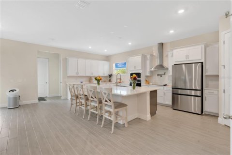 Casa en venta en Orlando, Florida, 7 dormitorios, 408.96 m2 № 1901901 - foto 3