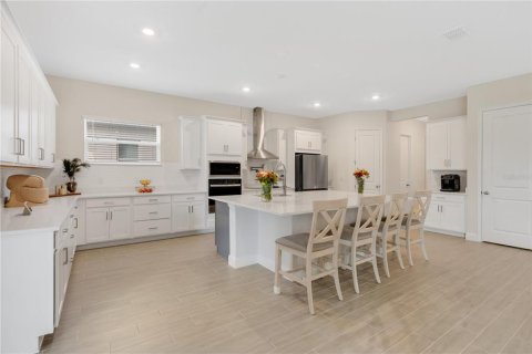 Casa en venta en Orlando, Florida, 7 dormitorios, 408.96 m2 № 1901901 - foto 4