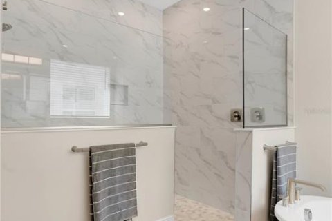 Casa en venta en Orlando, Florida, 7 dormitorios, 408.96 m2 № 1901901 - foto 10