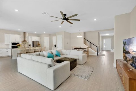Casa en venta en Orlando, Florida, 7 dormitorios, 408.96 m2 № 1901901 - foto 5