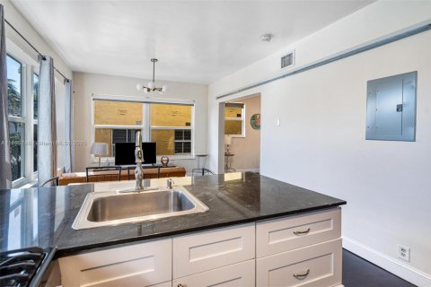 Copropriété à vendre à Miami Beach, Floride: 2 chambres, 67.82 m2 № 1950008 - photo 5