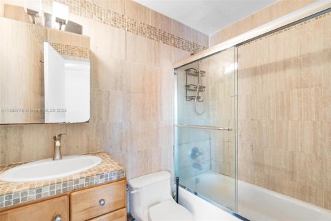Copropriété à vendre à Miami Beach, Floride: 2 chambres, 67.82 m2 № 1950008 - photo 12
