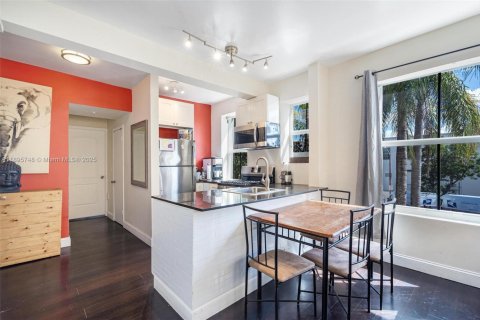 Copropriété à vendre à Miami Beach, Floride: 2 chambres, 67.82 m2 № 1950008 - photo 4