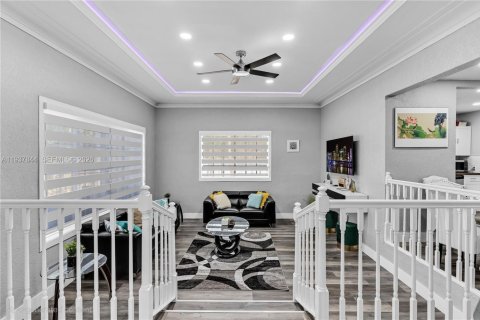 Villa ou maison à North Miami, Floride 4 chambres, 172.43 m2 № 2084588