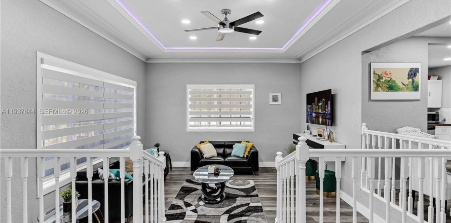 Villa ou maison à North Miami, Floride 4 chambres, 172.43 m2 № 2084588