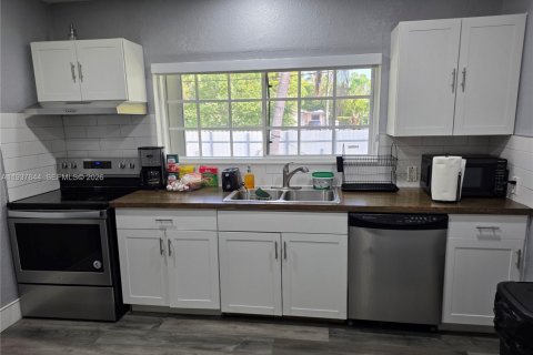 Villa ou maison à vendre à North Miami, Floride: 4 chambres, 172.43 m2 № 2084588 - photo 30